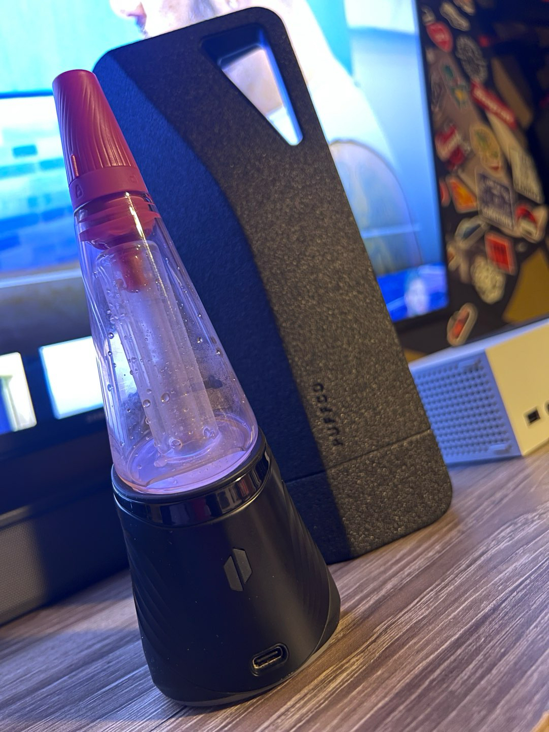 Preview pic of New puffco peak pro W/ travel glass